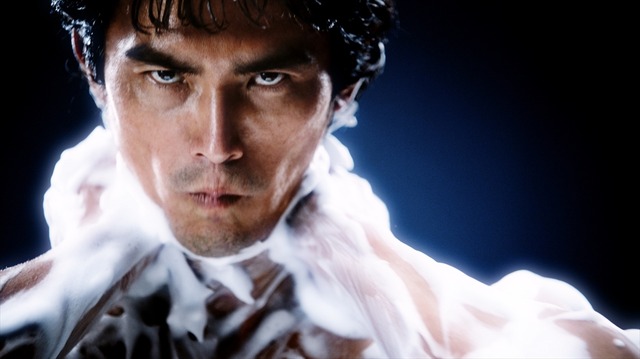 デ・オウ新CM「おまえはもうニオわない」篇　場面写真