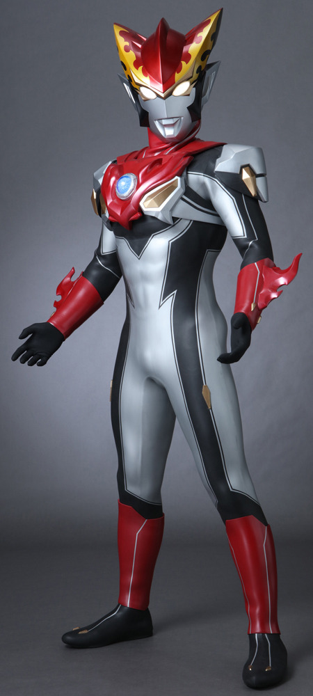 『ウルトラマンR／B（ルーブ）』ウルトラマンロッソ(C)円谷プロ (C)ウルトラマンＲ／Ｂ製作委員会・テレビ東京