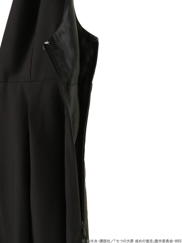 earth music＆ecology Japan Label ×『七つの大罪 戒めの復活』メリオダスイメージジャンパースカート5,990円+税(C)鈴木央・講談社／「七つの大罪戒めの復活」製作委員会・MBS produced by CHORD co.,ltd.