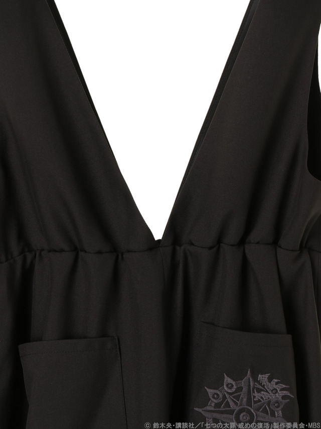 earth music＆ecology Japan Label ×『七つの大罪 戒めの復活』メリオダスイメージジャンパースカート5,990円+税(C)鈴木央・講談社／「七つの大罪戒めの復活」製作委員会・MBS produced by CHORD co.,ltd.