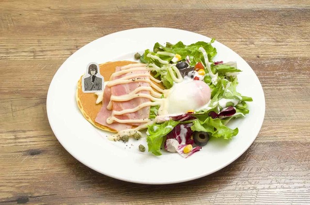 「セガコラボカフェ PERSONA5 the Animation」明智 吾郎のベーコンエッグパンケーキ 1,200円（税込）(C)ATLUS (C)SEGA/PERSONA5 the Animation Project (C)SEGA