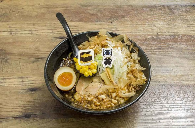 「セガコラボカフェ PERSONA5 the Animation」モルガナのオタカラ発見！ラーメン 1,200円（税込）(C)ATLUS (C)SEGA/PERSONA5 the Animation Project (C)SEGA