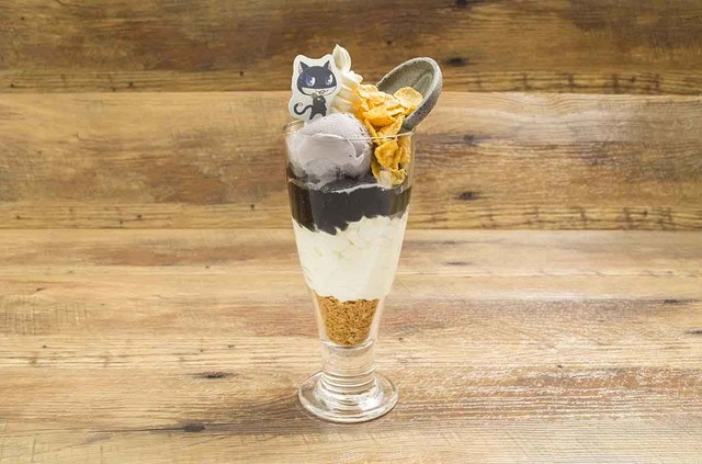 「セガコラボカフェ PERSONA5 the Animation」モルガナ パフェ 1,000円（税込）(C)ATLUS (C)SEGA/PERSONA5 the Animation Project (C)SEGA