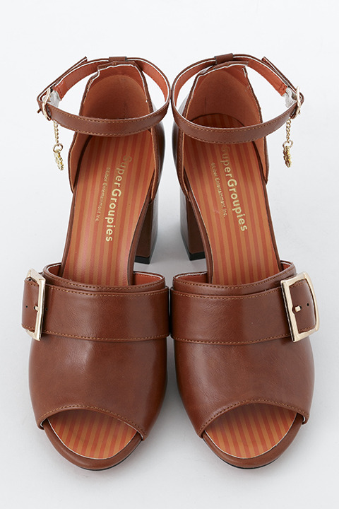 『A3!』コラボレーション シューズ　秋組 モデル／16,800円（税別）(C)Liber Entertainment Inc. All Rights Reserved.