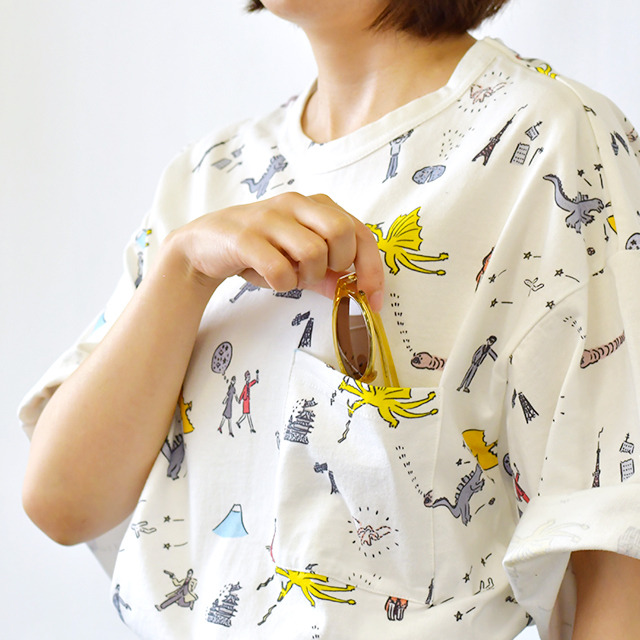 ゴジラ映画『三大怪獣 地球最大の決戦』コラボグッズ ビッグTシャツ 3,900円＋税TM&(C)TOHO CO.,LTD.