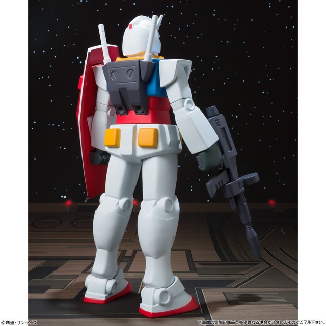 「DXソフビスーツガンダム」（ガンダム）2,700円(税込)(送料・手数料別途)(C)創通・サンライズ
