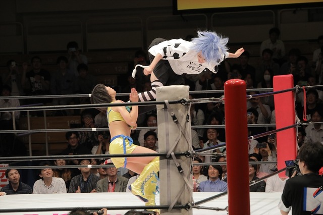 アニメ「邪神ちゃん」女子プロ団体とのコラボマッチで“ドロップキック”咲き乱れ！ 声優陣もエール