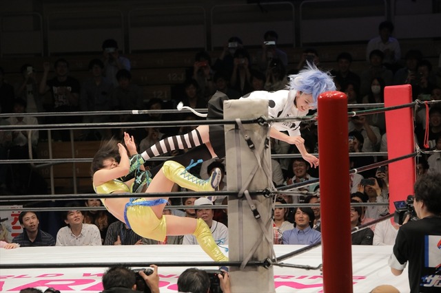 アニメ「邪神ちゃん」女子プロ団体とのコラボマッチで“ドロップキック”咲き乱れ！ 声優陣もエール