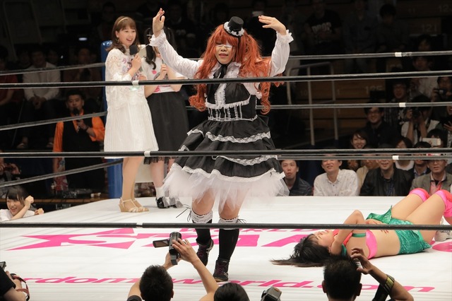 アニメ「邪神ちゃん」女子プロ団体とのコラボマッチで“ドロップキック”咲き乱れ！ 声優陣もエール