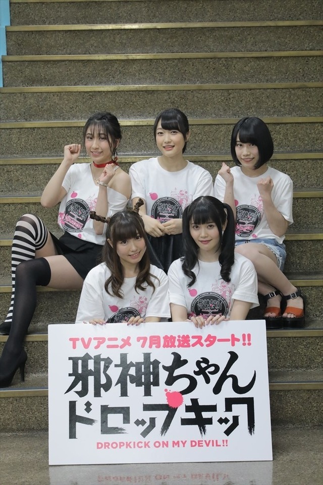 アニメ「邪神ちゃん」女子プロ団体とのコラボマッチで“ドロップキック”咲き乱れ！ 声優陣もエール