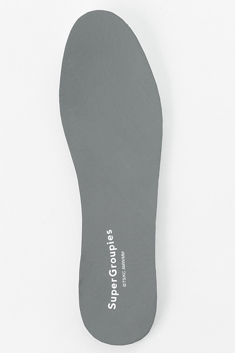 「劇場版 魔法科高校の劣等生 星を呼ぶ少女」コラボアイテム 司波達也 モデル スニーカー／10,800円（税別）(C)2016 佐島 勤／ＫＡＤＯＫＡＷＡ　アスキー・メディアワークス刊／劇場版魔法科高校製作委員会