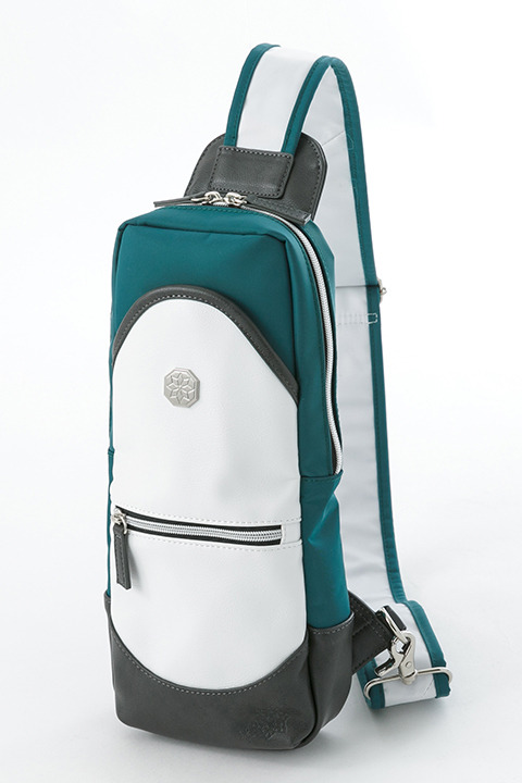 「劇場版 魔法科高校の劣等生 星を呼ぶ少女」コラボアイテム 司波深雪 モデル ボディバッグ／10,800円（税別）(C)2016 佐島 勤／ＫＡＤＯＫＡＷＡ　アスキー・メディアワークス刊／劇場版魔法科高校製作委員会