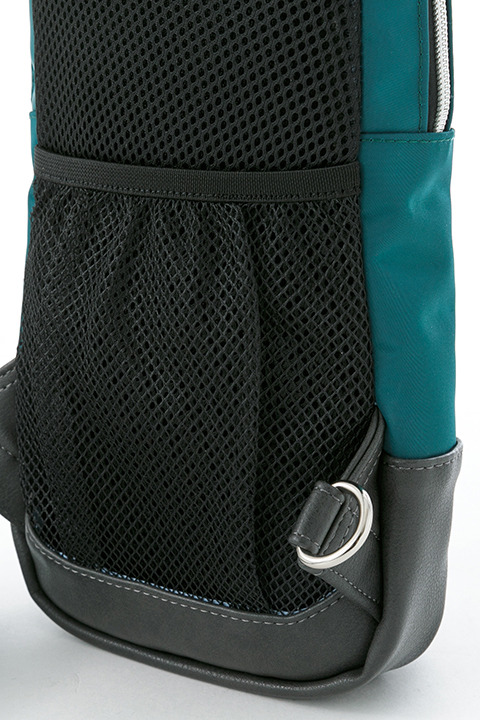 「劇場版 魔法科高校の劣等生 星を呼ぶ少女」コラボアイテム 司波深雪 モデル ボディバッグ／10,800円（税別）(C)2016 佐島 勤／ＫＡＤＯＫＡＷＡ　アスキー・メディアワークス刊／劇場版魔法科高校製作委員会