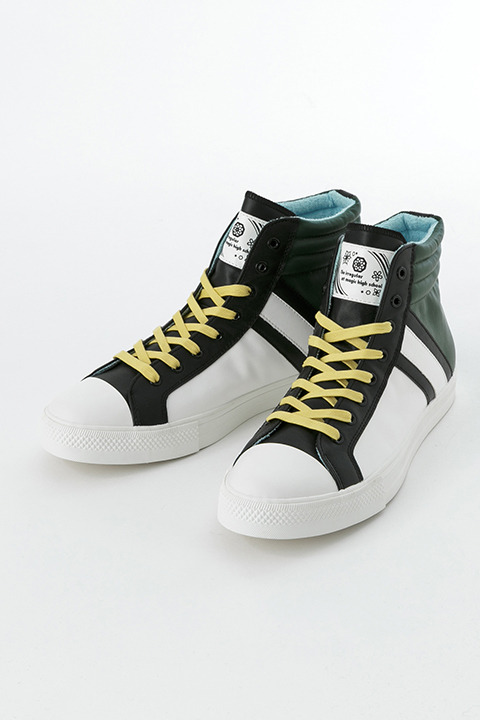 「劇場版 魔法科高校の劣等生 星を呼ぶ少女」コラボアイテム 司波深雪 モデル スニーカー／10,800円（税別）(C)2016 佐島 勤／ＫＡＤＯＫＡＷＡ　アスキー・メディアワークス刊／劇場版魔法科高校製作委員会