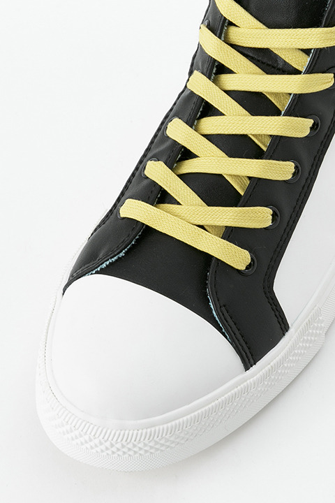 「劇場版 魔法科高校の劣等生 星を呼ぶ少女」コラボアイテム 司波深雪 モデル スニーカー／10,800円（税別）(C)2016 佐島 勤／ＫＡＤＯＫＡＷＡ　アスキー・メディアワークス刊／劇場版魔法科高校製作委員会