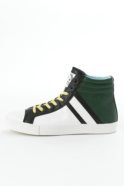 「劇場版 魔法科高校の劣等生 星を呼ぶ少女」コラボアイテム 司波深雪 モデル スニーカー／10,800円（税別）(C)2016 佐島 勤／ＫＡＤＯＫＡＷＡ　アスキー・メディアワークス刊／劇場版魔法科高校製作委員会