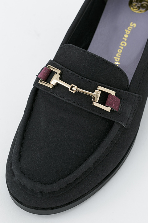 『刀剣乱舞-ONLINE-』コラボレーション シューズ 歌仙兼定モデル 15,800円（税別）(C)2015-2018 DMM GAMES/Nitroplus