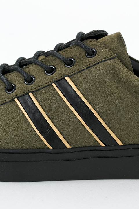 『刀剣乱舞-ONLINE-』コラボレーション シューズ 御手杵モデル 10,800円（税別）(C)2015-2018 DMM GAMES/Nitroplus