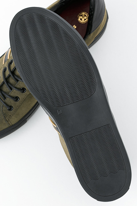 『刀剣乱舞-ONLINE-』コラボレーション シューズ 御手杵モデル 10,800円（税別）(C)2015-2018 DMM GAMES/Nitroplus