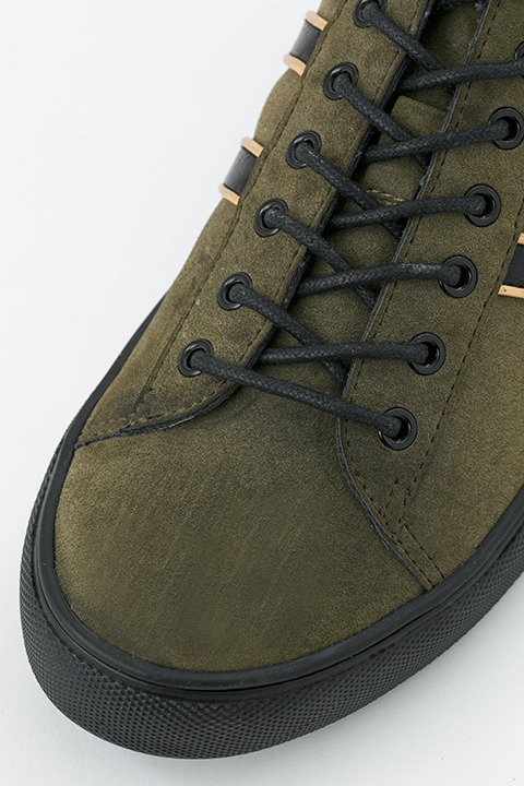 『刀剣乱舞-ONLINE-』コラボレーション シューズ 御手杵モデル 10,800円（税別）(C)2015-2018 DMM GAMES/Nitroplus