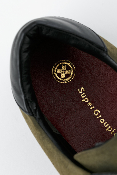 『刀剣乱舞-ONLINE-』コラボレーション シューズ 御手杵モデル 10,800円（税別）(C)2015-2018 DMM GAMES/Nitroplus