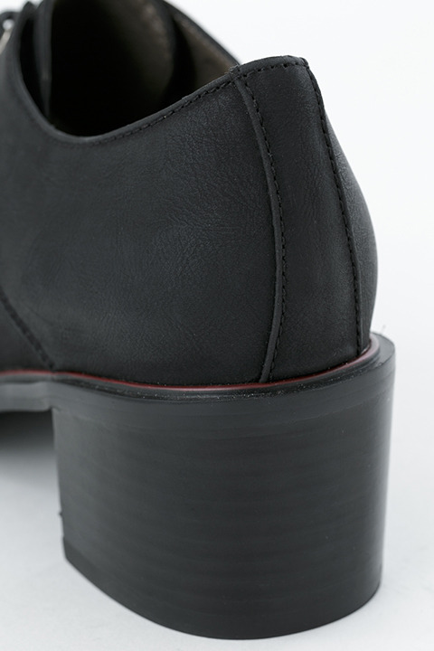 『刀剣乱舞-ONLINE-』コラボレーション シューズ 薬研藤四郎モデル 各15,800円（税別）(C)2015-2018 DMM GAMES/Nitroplus