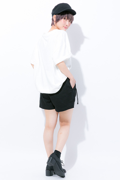 『刀剣乱舞-ONLINE-』コラボレーション シューズ 薬研藤四郎モデル 各15,800円（税別）(C)2015-2018 DMM GAMES/Nitroplus