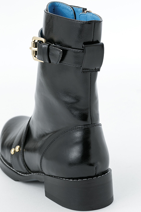 『刀剣乱舞-ONLINE-』コラボレーション シューズ 太鼓鐘貞宗モデル 16,800円（税別）(C)2015-2018 DMM GAMES/Nitroplus