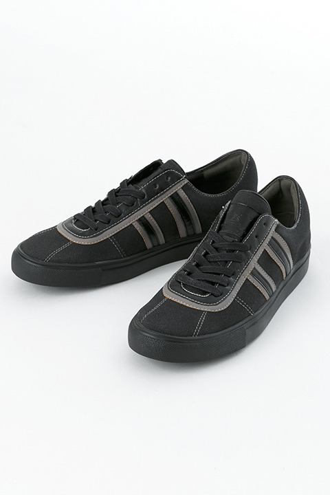 『劇場版 ソードアート・オンライン -オーディナル・スケール-』コラボレーション キリトモデル スニーカー 9,800円（税別）(C)2016 川原 礫／ＫＡＤＯＫＡＷＡ　アスキー・メディアワークス刊／SAO MOVIE Project