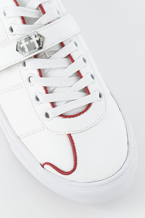 『劇場版 ソードアート・オンライン -オーディナル・スケール-』コラボレーション アスナモデル スニーカー 9,800円（税別）(C)2016 川原 礫／ＫＡＤＯＫＡＷＡ　アスキー・メディアワークス刊／SAO MOVIE Project