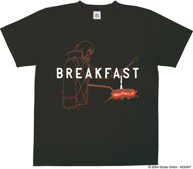 ハウルの動く城 Tシャツ　BREAKFAST 4,630円（税別） (C) Studio Ghibli (C) 1994 Hatake Jimusho - Studio Ghibli - NH (C) 2004 Studio Ghibli - NDDMT(C) 2008 Studio Ghibli - NDHDMT