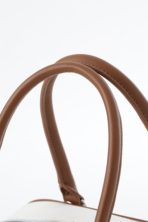 『夏目友人帳』コラボレーションアイテム バッグ 12,800円（税別）(C)緑川ゆき・白泉社／「夏目友人帳」製作委員会