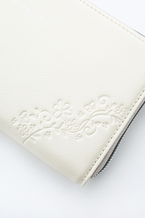 『夏目友人帳』コラボレーションアイテム 財布 8,800円（税別）(C)緑川ゆき・白泉社／「夏目友人帳」製作委員会