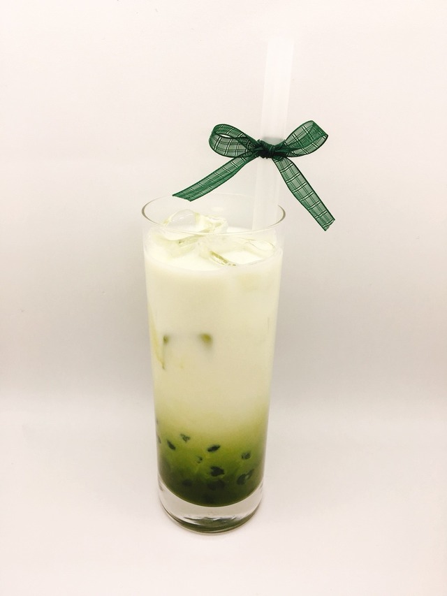 「僕のヒーローアカデミア×TOWER RECORDS CAFE」梅雨ちゃんの「ケロッ」ドリンク：700 円(C)堀越耕平／集英社・僕のヒーローアカデミア製作委員会