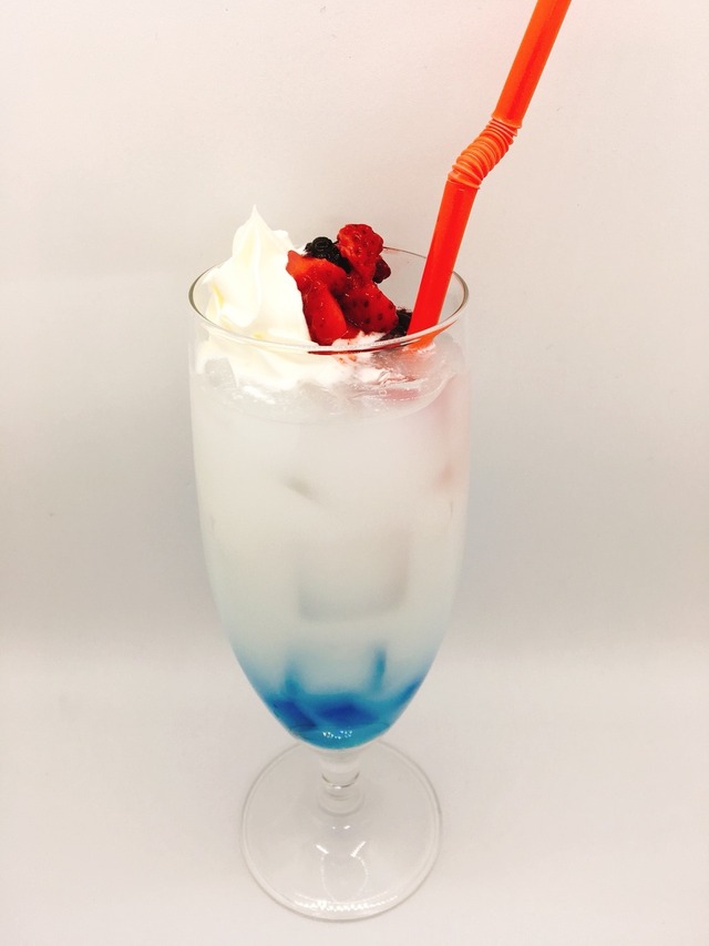 「僕のヒーローアカデミア×TOWER RECORDS CAFE」半冷半熱ドリンク：700 円(C)堀越耕平／集英社・僕のヒーローアカデミア製作委員会