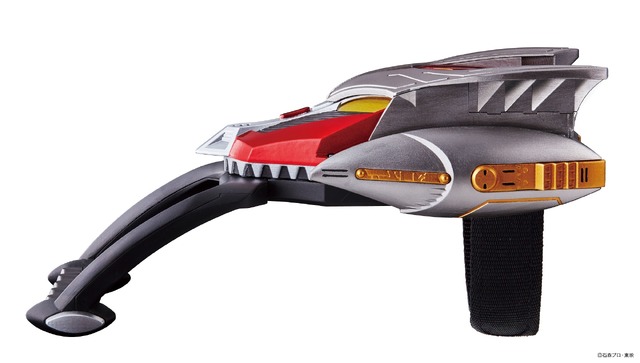 「COMPLETE SELECTION MODIFICATION V BUCKLE＆DRAGVISOR」51,840円(税込)(送料・手数料別途)(C)石森プロ・東映