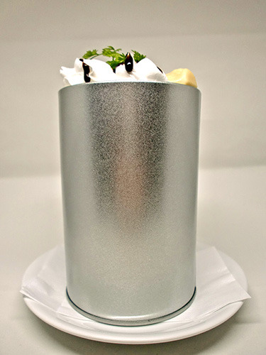 新田のコンクリドラム缶　￥1,000＋税　(C)018 大武政夫・KADOKAWA刊／ヒナまつり製作委員会