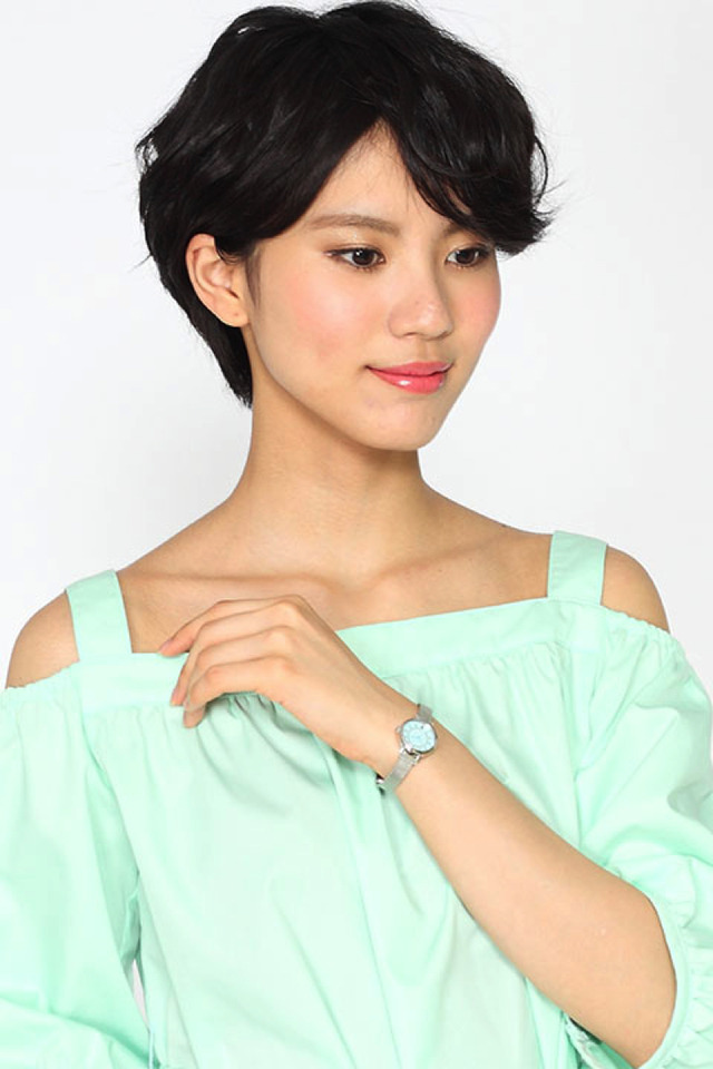 普賢真人  モデル  カットソー・スカート／各9,800円(税別) 腕時計／各13,000円(税別) スニーカー／各10,800円(税別)   (C) 安能務・藤崎竜／集英社・「覇穹 封神演義」製作委員会