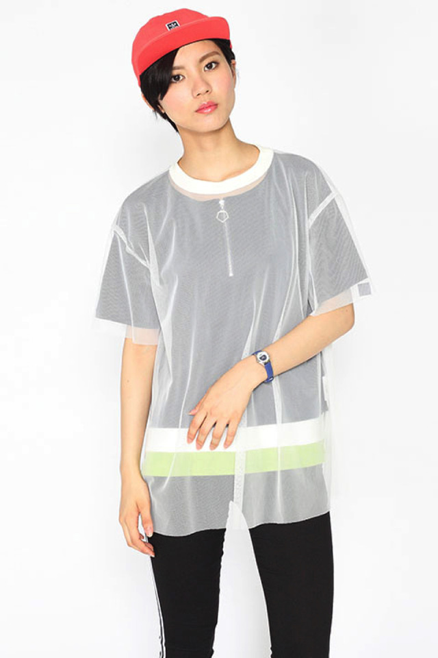 楊ぜん モデル  カットソーセット／10,800円(税別)）腕時計／各13,000円(税別)　スニーカー／各10,800円(税別)   (C) 安能務・藤崎竜／集英社・「覇穹 封神演義」製作委員会