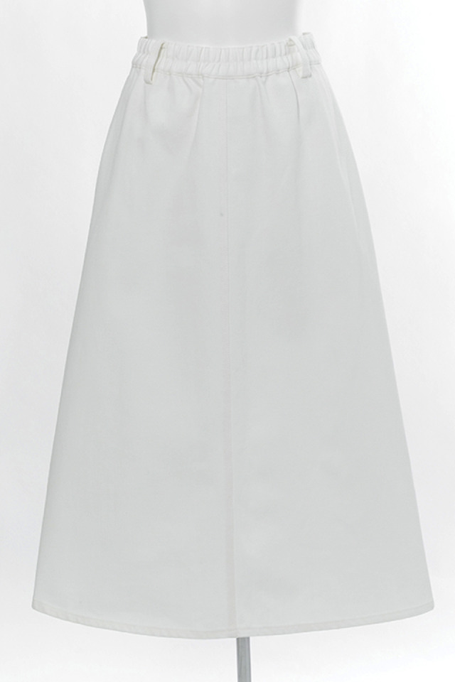 普賢真人  モデル  カットソー・スカート／各9,800円(税別) (C) 安能務・藤崎竜／集英社・「覇穹 封神演義」製作委員会