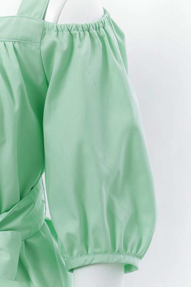 普賢真人  モデル  カットソー・スカート／各9,800円(税別) (C) 安能務・藤崎竜／集英社・「覇穹 封神演義」製作委員会