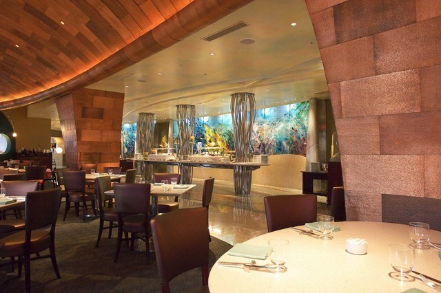 「オチェーアノ」内観