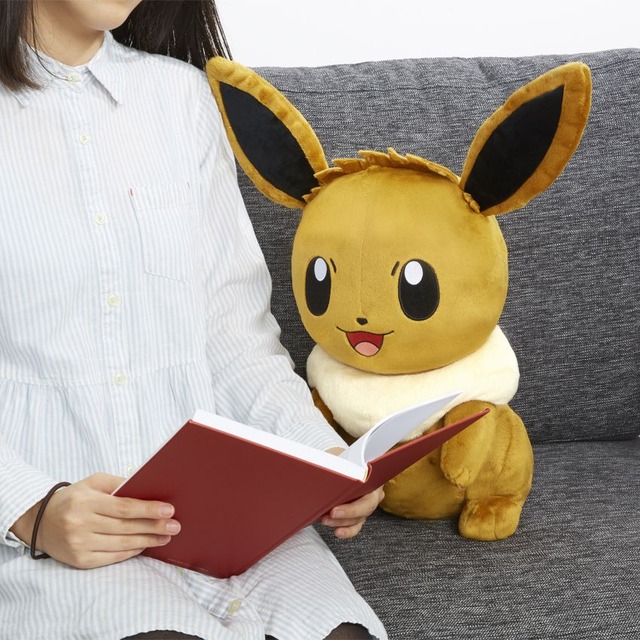 PCクッションイーブイII：5,616円(税込) (C)Nintendo・Creatures・GAME FREAK・TV Tokyo・ShoPro・JR Kikaku (C)Pokemon