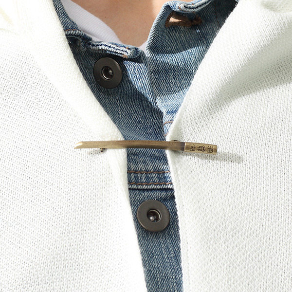 銀時ストール＆ストールピン 10,800円(税別)（C)空知英秋／集英社・テレビ東京・電通・BNP・アニプレックス