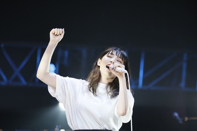 「JUMP MUSIC FESTA」DAY2 オフィシャルスチール 家入レオ