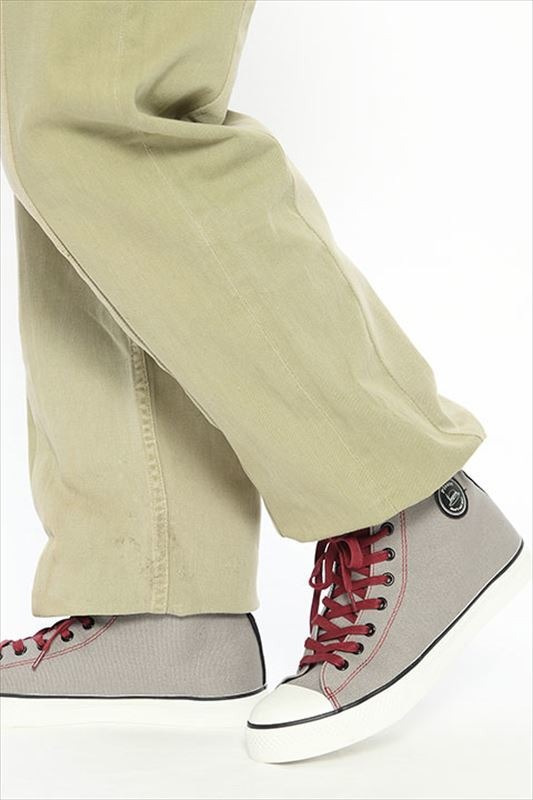 スニーカー／各9,800円(税別) かばんモデル  (C)けものフレンズプロジェクト