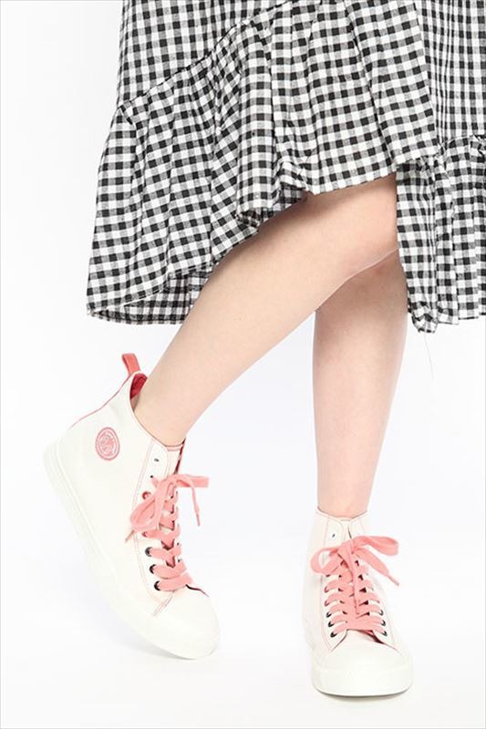 スニーカー／各9,800円(税別) トキモデル  (C)けものフレンズプロジェクト