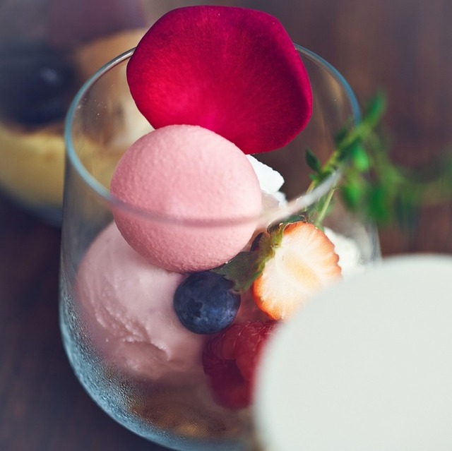 「パフェ･不二子～ローズケーキ～」1,178円（税込）（Ｃ）モンキー・パンチ/TMS・NTV