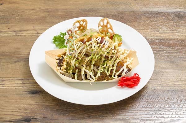 『セガコラボカフェ ラブライブ！サンシャイン!!』夏だ！まつりだ！Aqoursのお好み焼き　1,200円(税込)(C)2013 プロジェクトラブライブ！(C)2017 プロジェクトラブライブ！サンシャイン!!  (C)Pokelabo,Inc. (C)SEGA