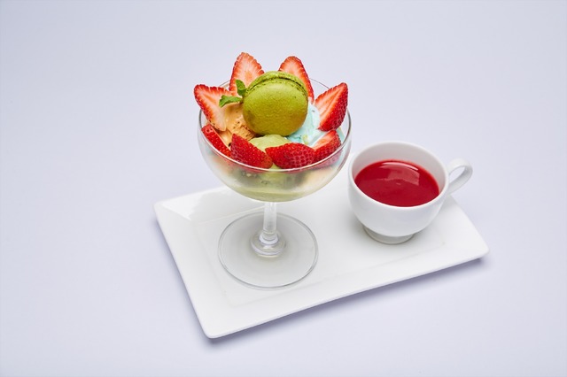 「Detective Conan Cafe in Bangkok」安室の3フェイスパフェ（特製カード付き）(C)Gosho Aoyama/1996,2018 Shogakukan, YTV, TMS(C)2018 GOSHO AOYAMA/DETECTIVE CONAN COMMITTEE All Rights Reserved